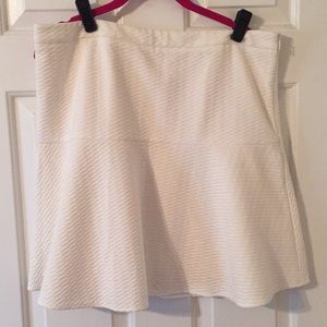 NWT LOFT cream lined size zip skirt. Size L tall.